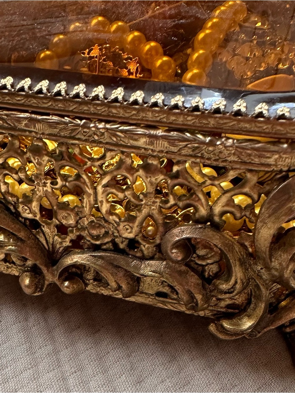 Vintage Treasure Jewelry and Box - Picture 5 of 11
